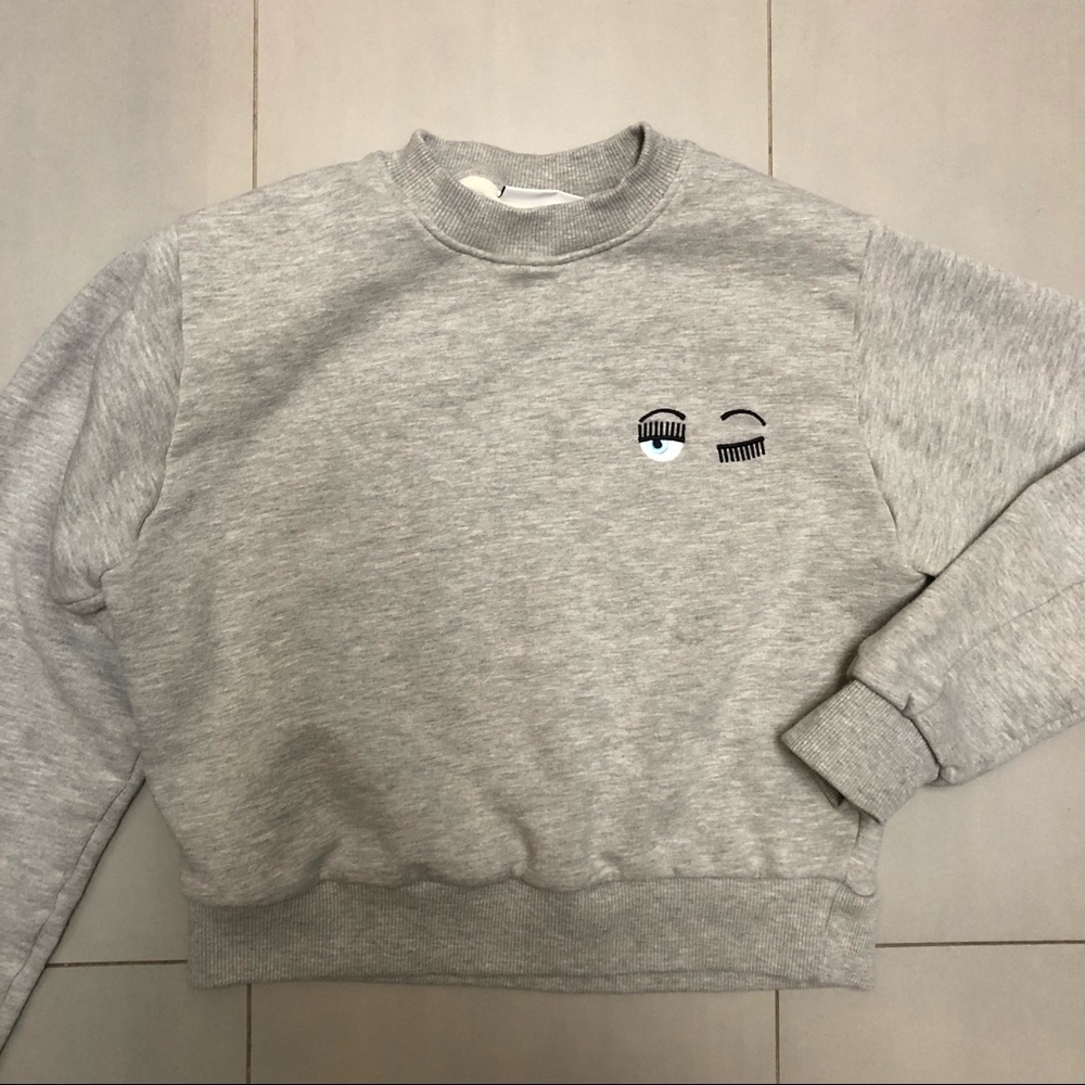 Chiara Ferragni winking gray crewneck sweatshirt S